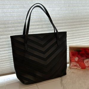 Black patterned bag EUC